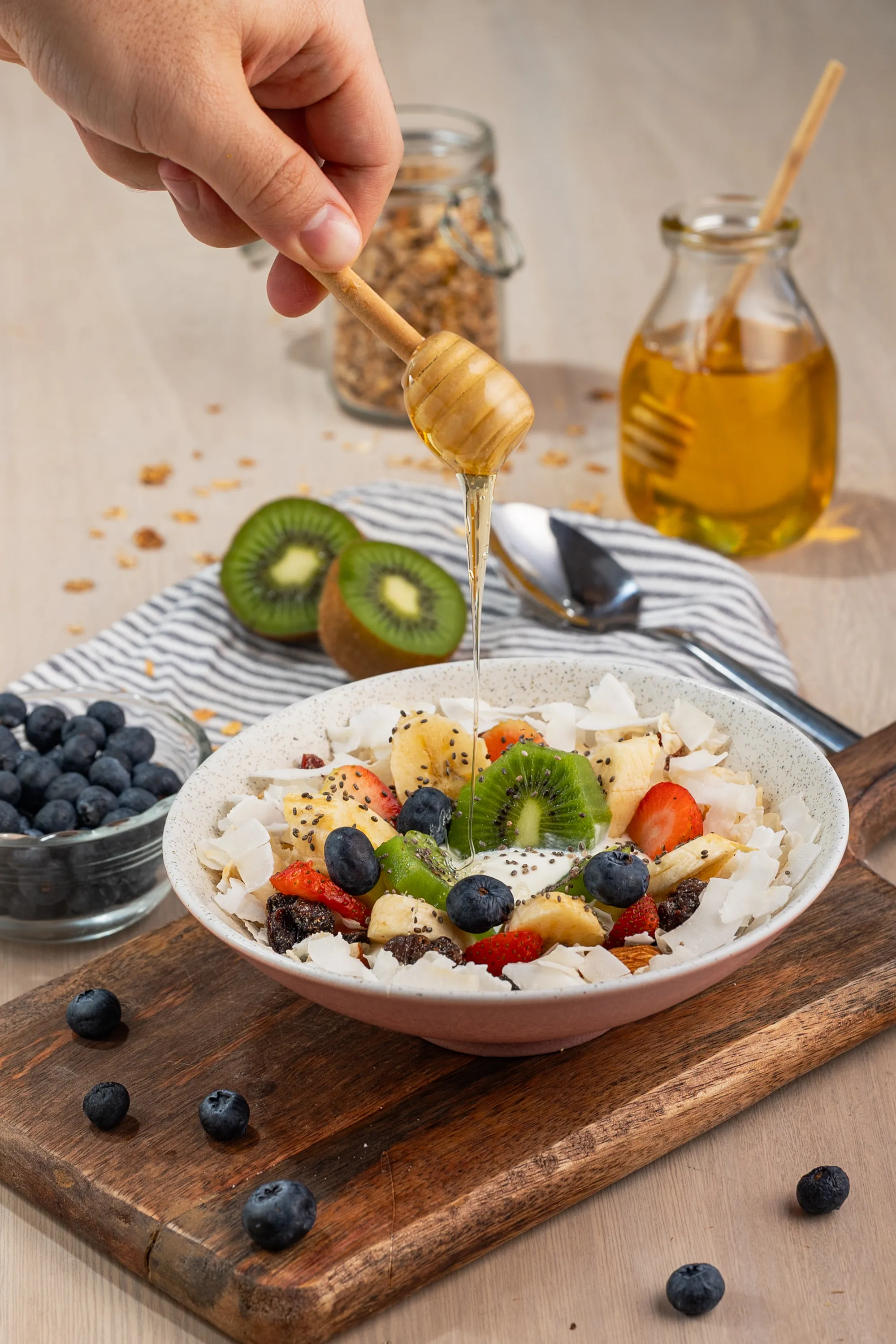 Bowl de Frutas con Yogurt Griego