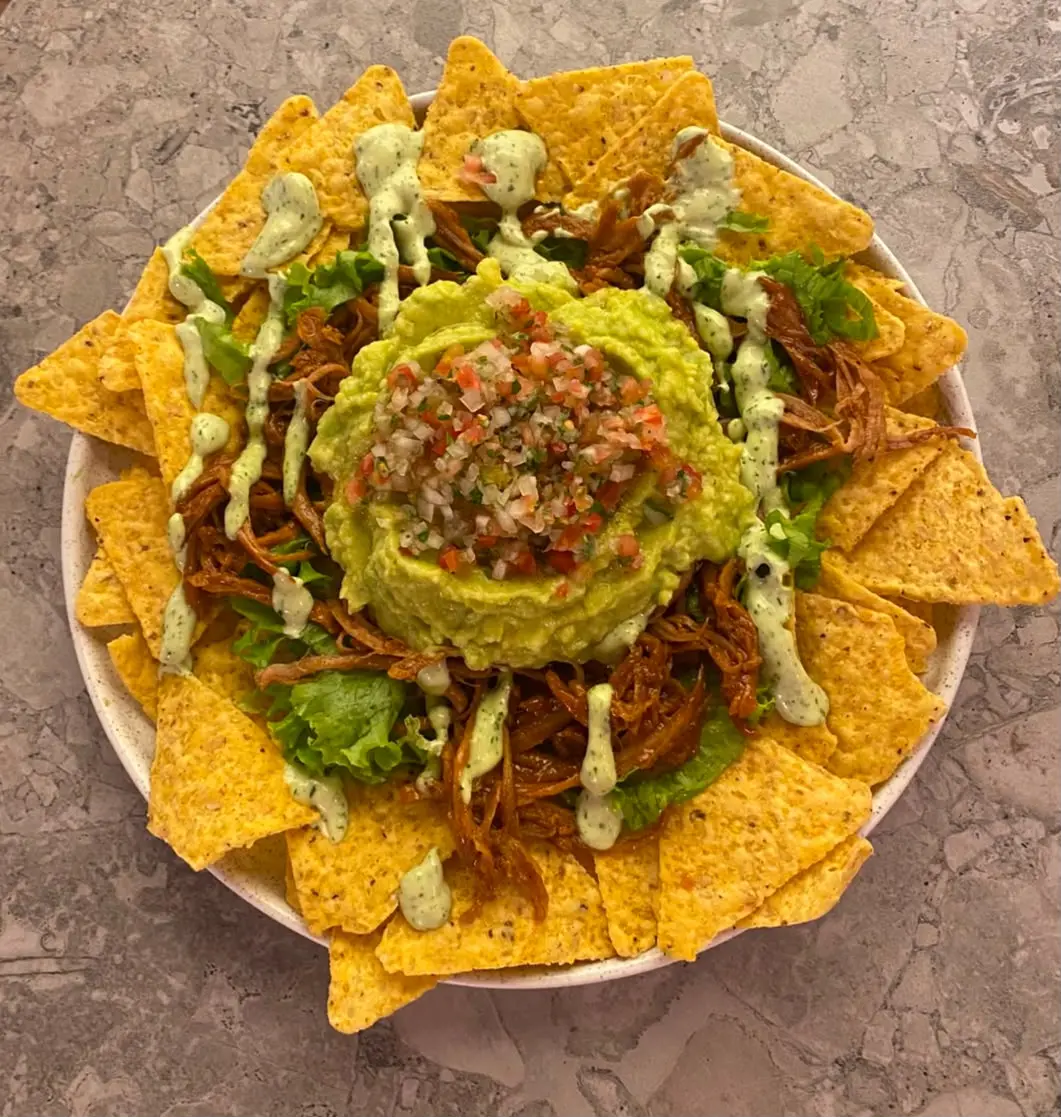 Nachos de cochinita pibil